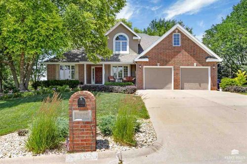 3825 Kates Ct, Manhattan, KS, 66503-7575 | Card Image