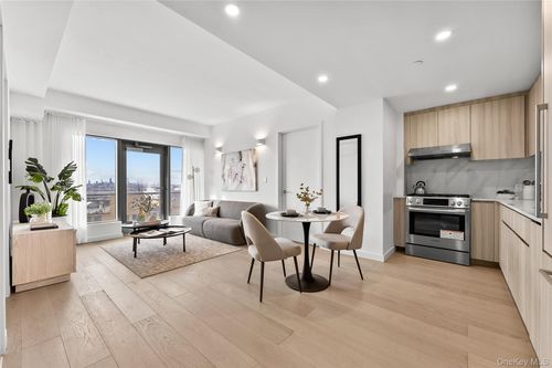 7h-33-71 Prince St, New York, NY, 11354 | Card Image