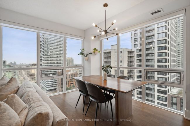 1414 - 70 Roehampton Ave, Condo with 2 bedrooms, 2 bathrooms and 1 parking in Toronto ON | Image 10