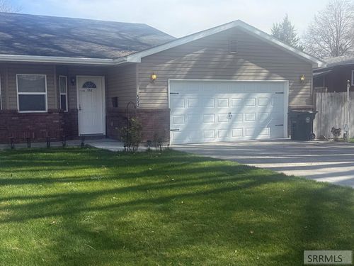 552 S Stout Ave, Blackfoot, ID, 83221-3235 | Card Image