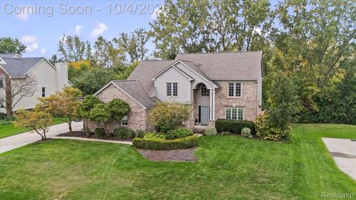 4126 Villager Dr, Lake Orion, MI, 48359-1886 | Card Image