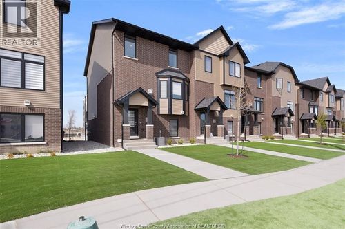 725 Brownstone Dr, Windsor, ON, N9K0A8 | Card Image