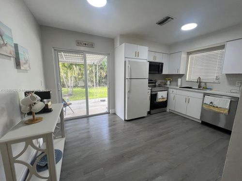 b-222 Sw 8th St, Dania Beach, FL, 33004-3907 | Card Image