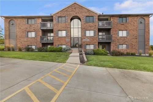 9489 Woodland Hills Dr, West Chester, OH, 45011-8906 | Card Image