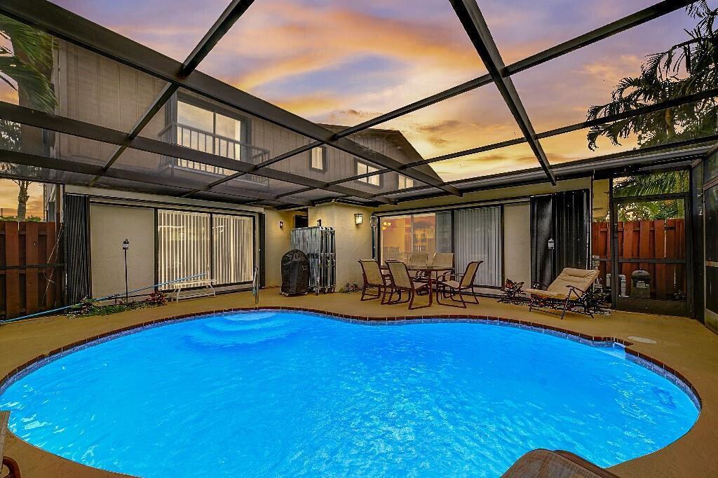 Landar Dr, Lake Worth, FL 33463