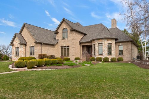 605 Independence Ave, Sycamore, IL, 60178-2039 | Card Image