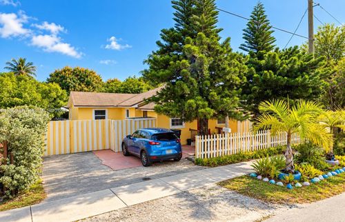 10341 Nw 6th Ave, Miami, FL, 33150-1109 | Card Image