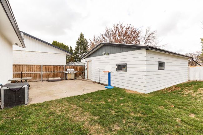 2721 14 Avenue N, Home with 5 bedrooms, 3 bathrooms and 2 parking in Lethbridge AB | Image 32
