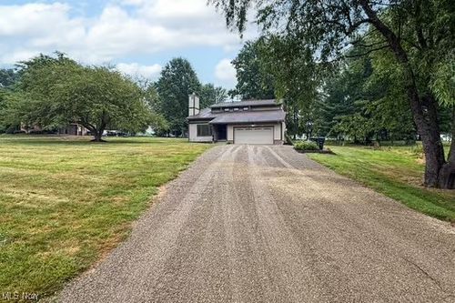 12439 Hollow Ridge Dr, Doylestown, OH, 44230 | Card Image