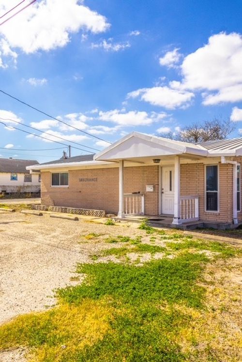 324 Highway 359, Tynan, TX, 78391-3601 | Card Image