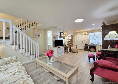 331 Clubhouse Ct, Coram, NY, 11727-3690 | Card Image