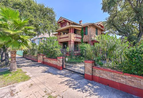 2911 Broadway St, Galveston, TX, 77550-4221 | Card Image