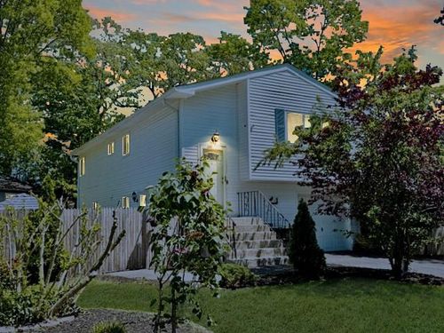 10 Brushwood Dr, Shirley, NY, 11967-4010 | Card Image