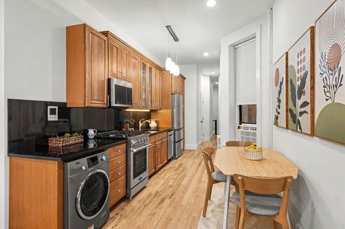 1w-514 E 82nd St, New York, NY, 10028-7153 | Card Image