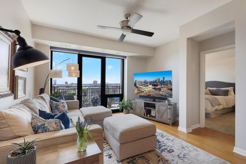 apt-707-500 E Grant St, Minneapolis, MN, 55404-1435 | Card Image