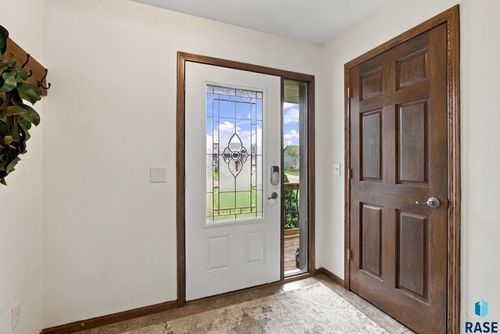 2001 S Haraldson Ave, Sioux Falls, SD, 57106-2611 | Card Image