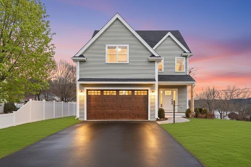 28 Arlington St, Woburn, MA, 01801-5745 | Card Image