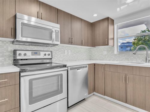 apt-k224-9373 Fontainebleau Blvd, Miami, FL, 33172-5667 | Card Image