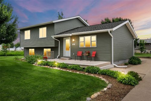 52 Thompson Dr, Palo, IA, 52324-9705 | Card Image
