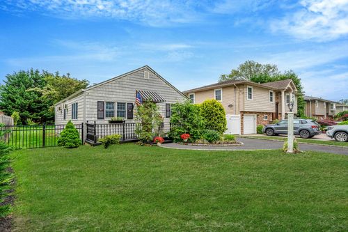 24 Lowerre St, Babylon, NY, 11702-2506 | Card Image