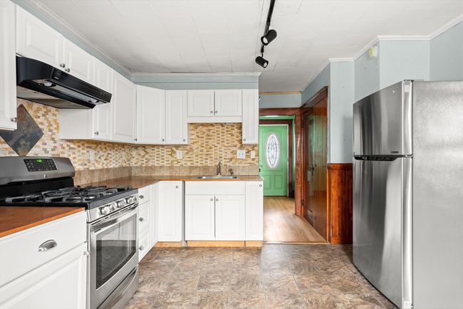 82 Sylvester St, House other with 3 bedrooms, 1 bathrooms and 2 parking in Lawrence MA | Image 19
