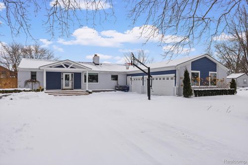 3301 Mann Rd, Clarkston, MI, 48346-4032 | Card Image