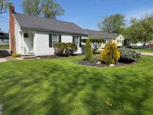 924 Ottawa Dr, Port Clinton, OH, 43452-2236 | Card Image