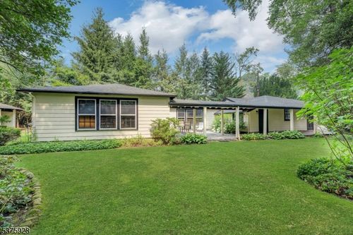 82 Winsor Pl, Glen Ridge, NJ, 07028-2137 | Card Image