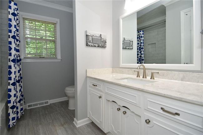 Hall Bath | Image 29