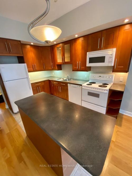 2-546 Queen St W, Toronto, ON, M5V2B5 | Card Image