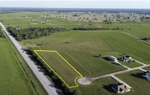 1805 Apache Trl, Angleton, TX, 77515-9310 | Card Image