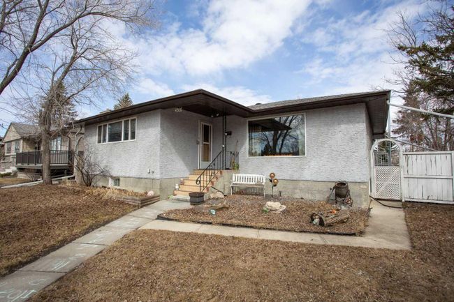 4302 Grandview Boulevard, Home with 5 bedrooms, 2 bathrooms and 4 parking in Red Deer AB | Image 3