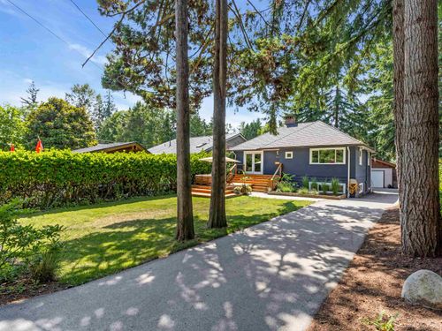 2433 Philip Ave, North Vancouver, BC, V7P2W7 | Card Image