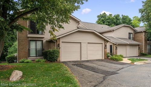 6461 Maple Hills Dr, Bloomfield Hills, MI, 48301-1325 | Card Image