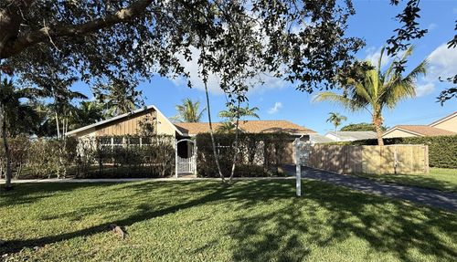 417 Se 4th St, Dania Beach, FL, 33004-4711 | Card Image