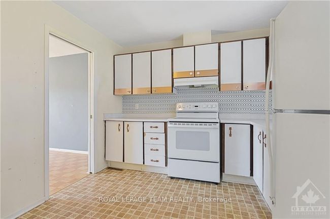 B - 426 Moodie Dr, Condo with 3 bedrooms, 2 bathrooms and 1 parking in Nepean ON | Image 12