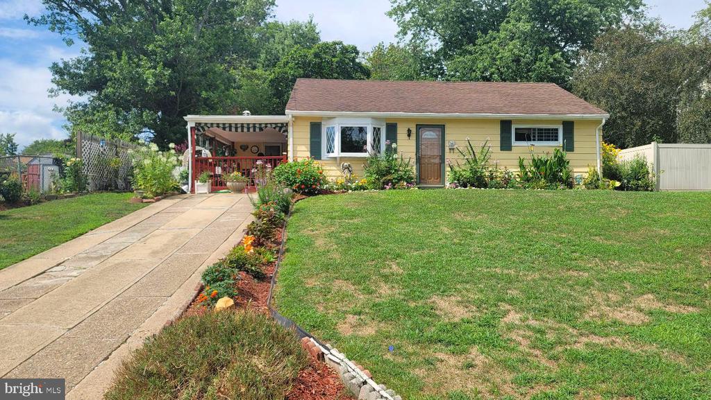 Theresa St, Ewing, NJ 08618