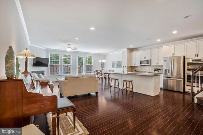 42523 Benfold Sq, Townhouse with 3 bedrooms, 3 bathrooms and null parking in BRAMBLETON VA | Image 16