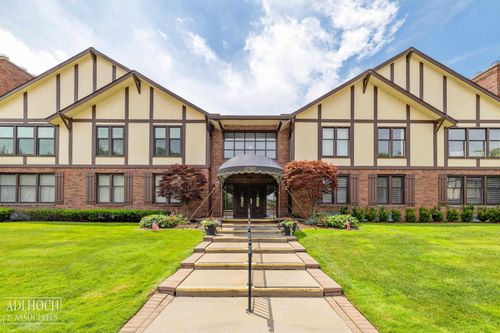 1750 Vernier Rd, Grosse Pointe Woods, MI, 48236-1582 | Card Image
