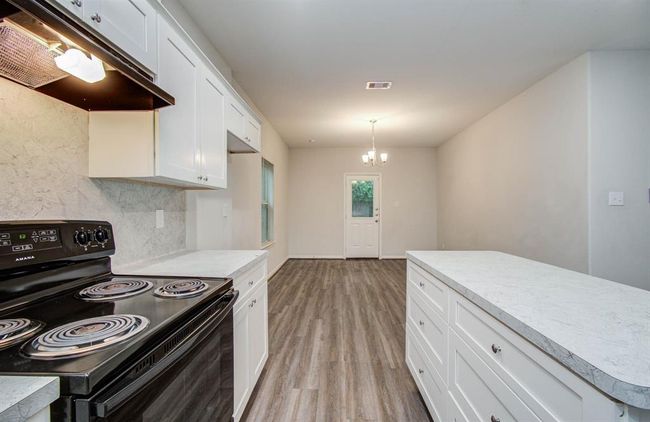 B - 8718 Scott St, Home with 6 bedrooms, 4 bathrooms and null parking in Houston TX | Image 9