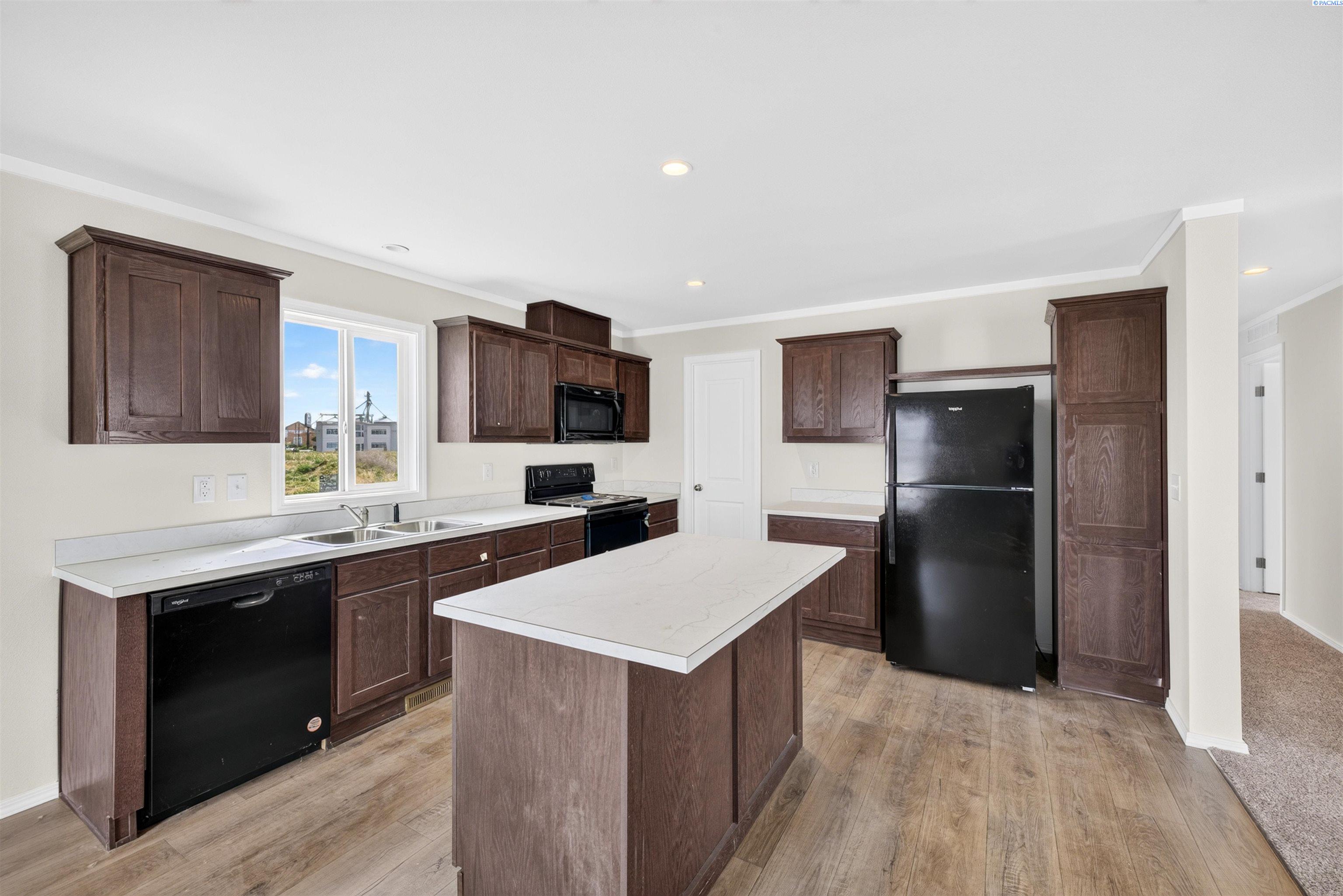 Residential in Sunnyside 4