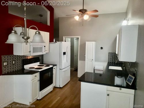 6850 Deerhurst Dr, Westland, MI, 48185-6985 | Card Image