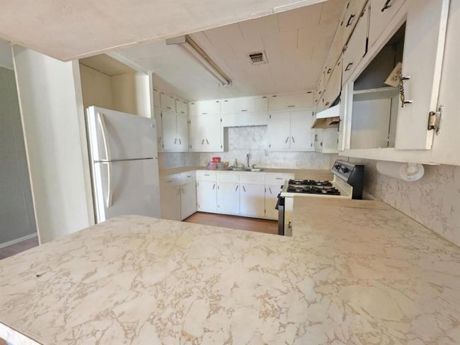 235 2 Nd St, House other with 3 bedrooms, 2 bathrooms and null parking in Van Vleck TX | Image 14