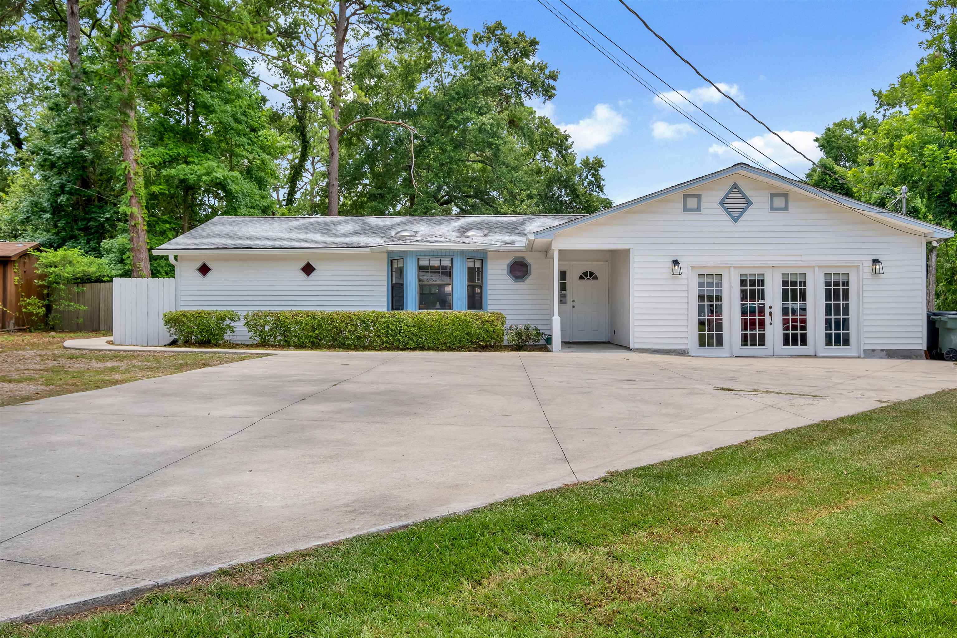 Woodbern Ln, Tallahassee, FL 32304