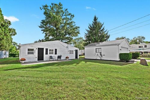 9495 Garforth Dr, White Lake, MI, 48386-3230 | Card Image