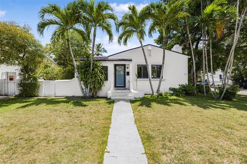 836 Ne 82nd St, Miami, FL, 33138-4146 | Card Image
