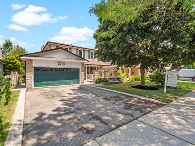 2215 Springfield Crt, House other with 4 bedrooms, 4 bathrooms and 6 parking in Mississauga ON | Image 1