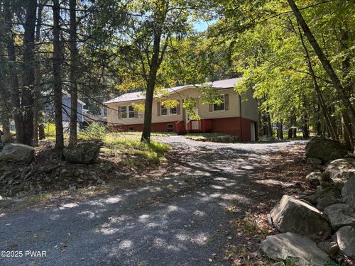 1073 Deer Run E, Bushkill, PA, 18324-6825 | Card Image