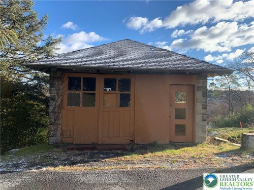 206 Hill St, Slatington, PA, 18080-1915 | Card Image