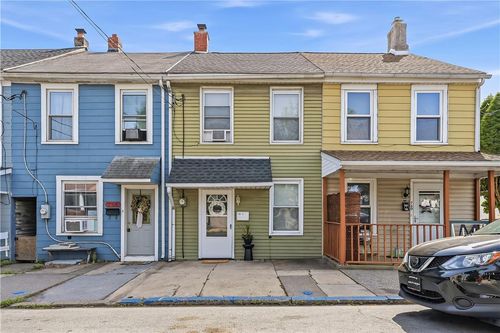 758 2nd St, CATASAUQUA, PA, 18032-2304 | Card Image